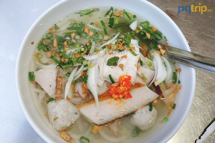 Món ăn: Bánh canh chả cá Phú Quốc